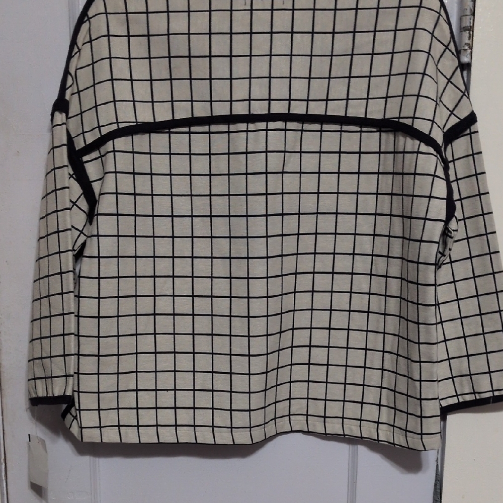 Chic Grid Pattern Long Sleeve Top - Picture 2 of 3